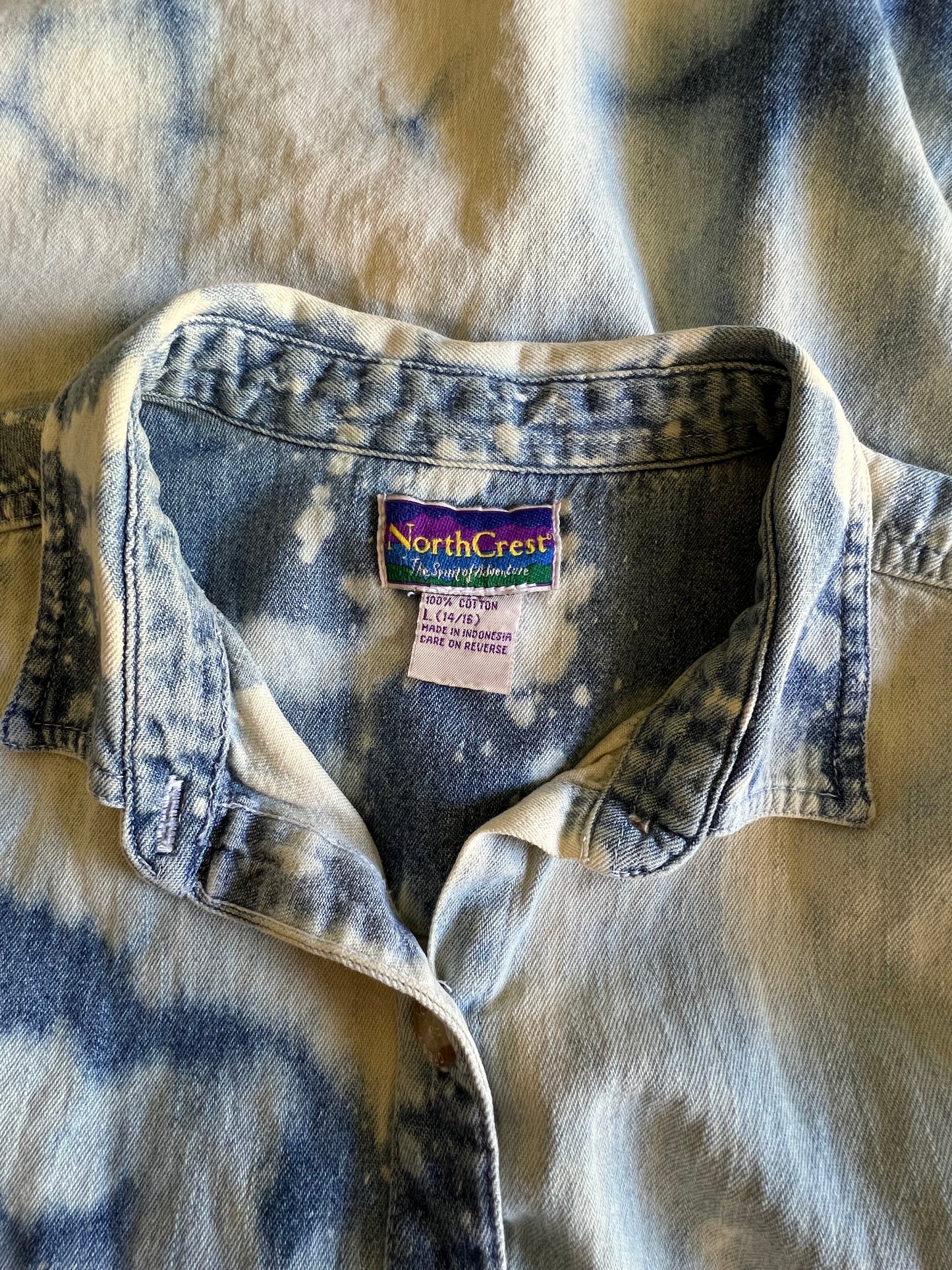 Vintage 80’s/90’s North Crest Allover Bleached Button Down Denim Shirt L