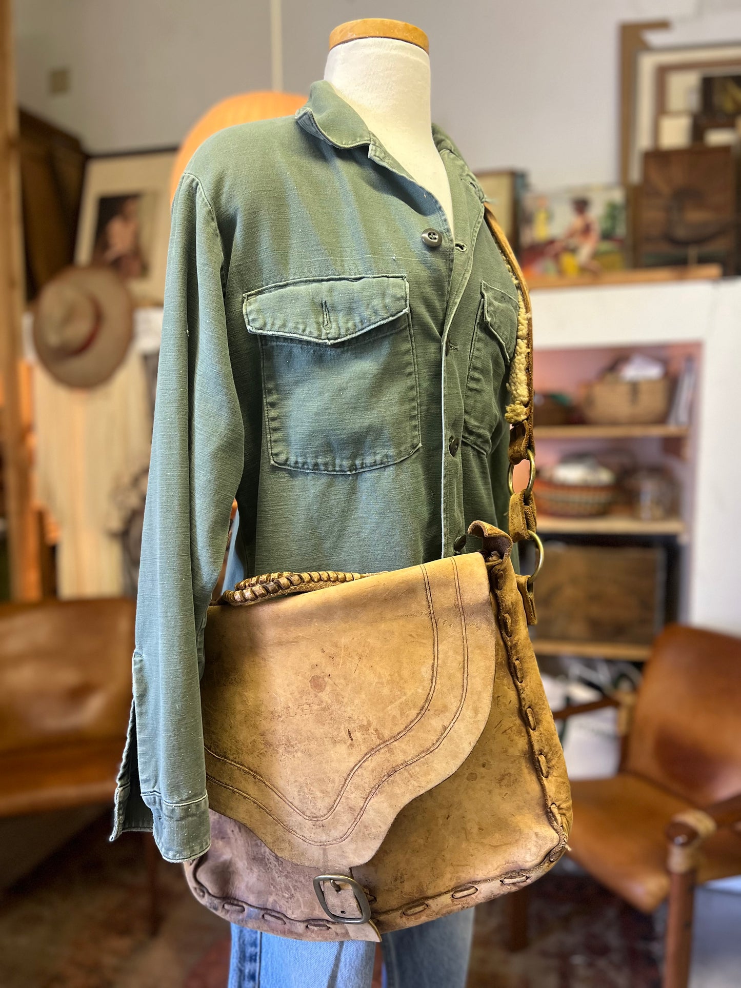 Gorgeous 70’s Vintage Handmade Tooled Leather Messenger Bag Sherpa Lined Removable Strap