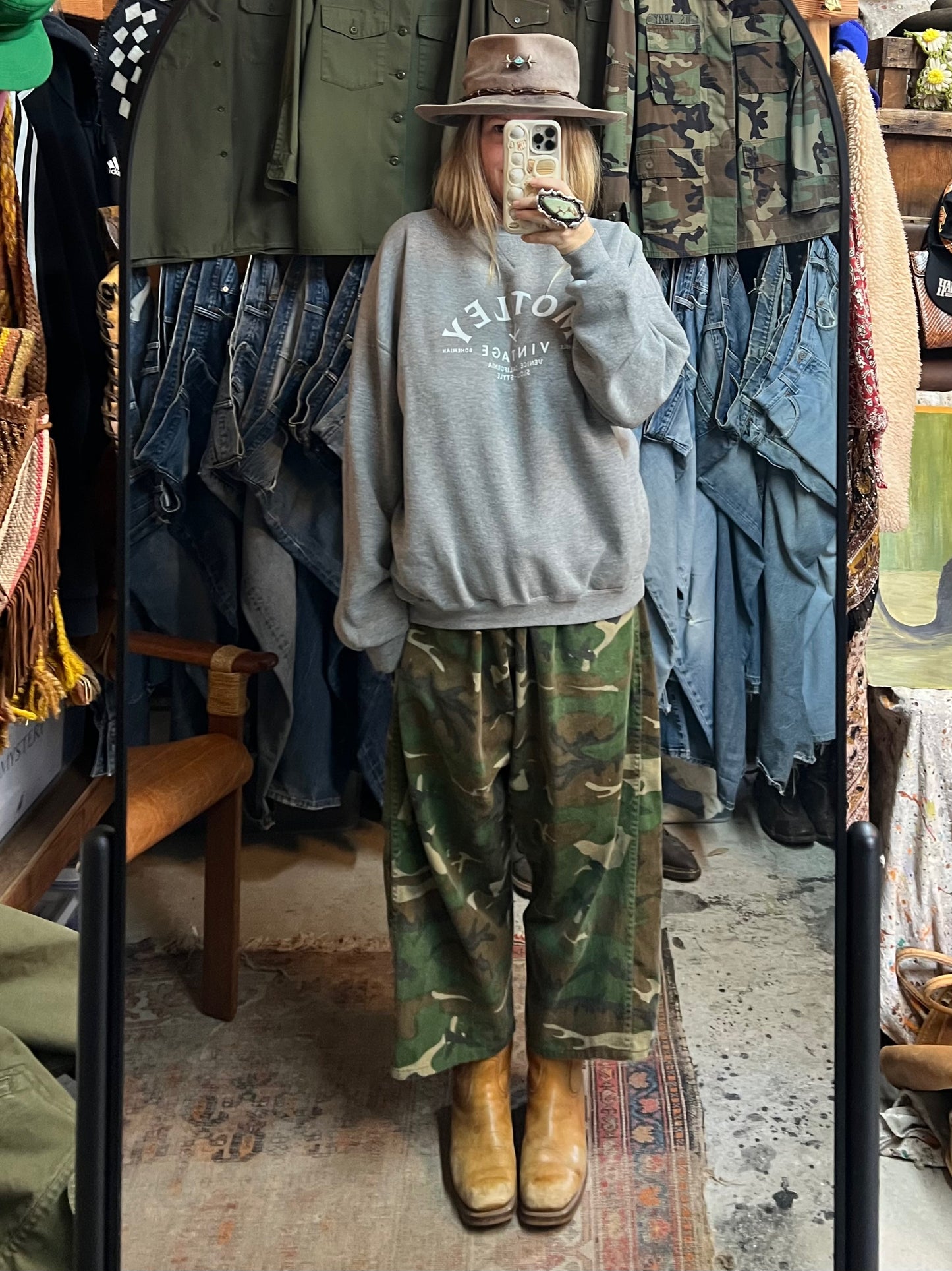 Vintage Oversized Russell Crewneck w/ MV Logo XXL