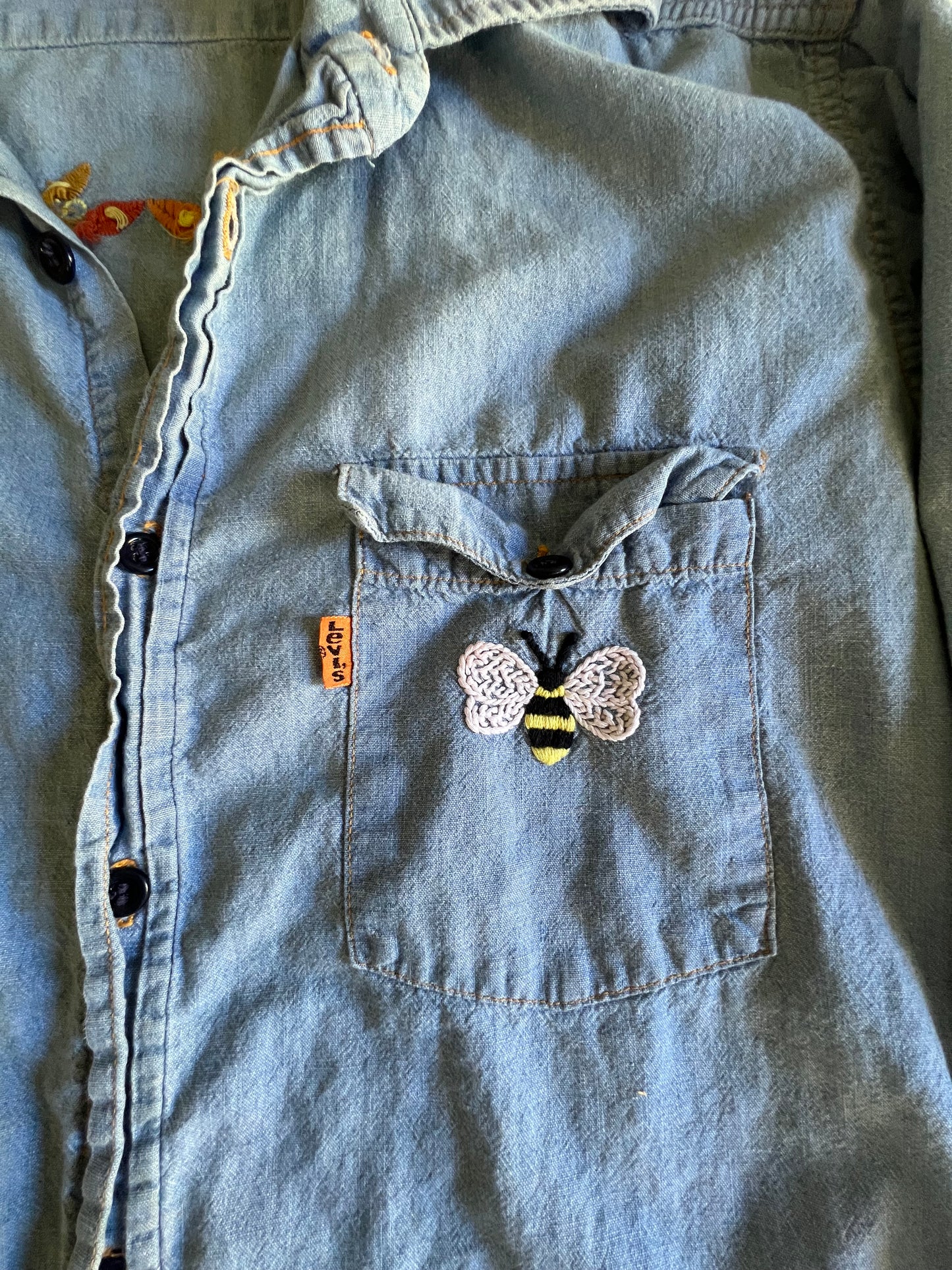 Vintage 70’s Levi’s Chambray Button Down Orange Tab Shirt w/ Embroidered Bee, Ladybug and Flowers L