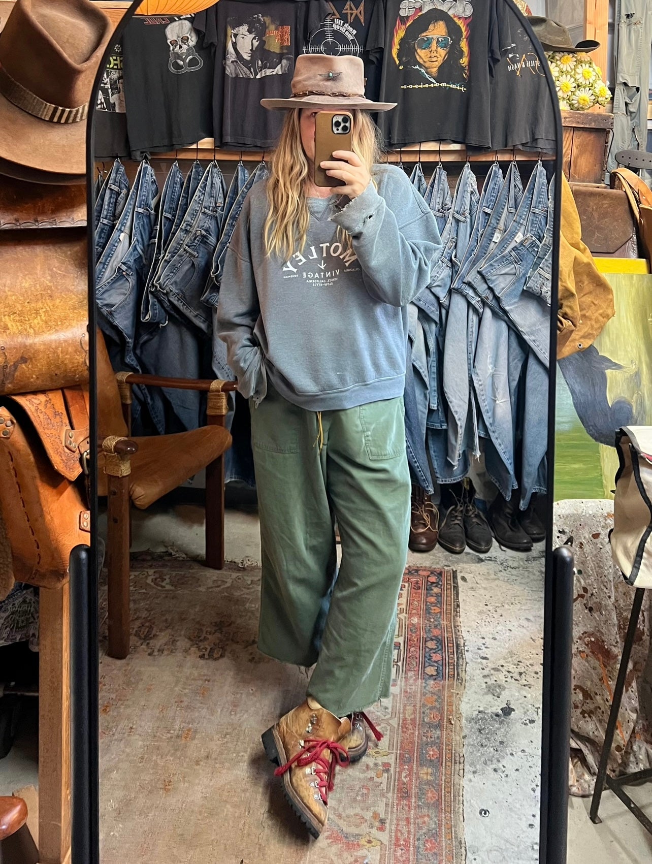 Vintage 80’s Heavily Distressed Russell Sweatshirt w/ MV Logo XL