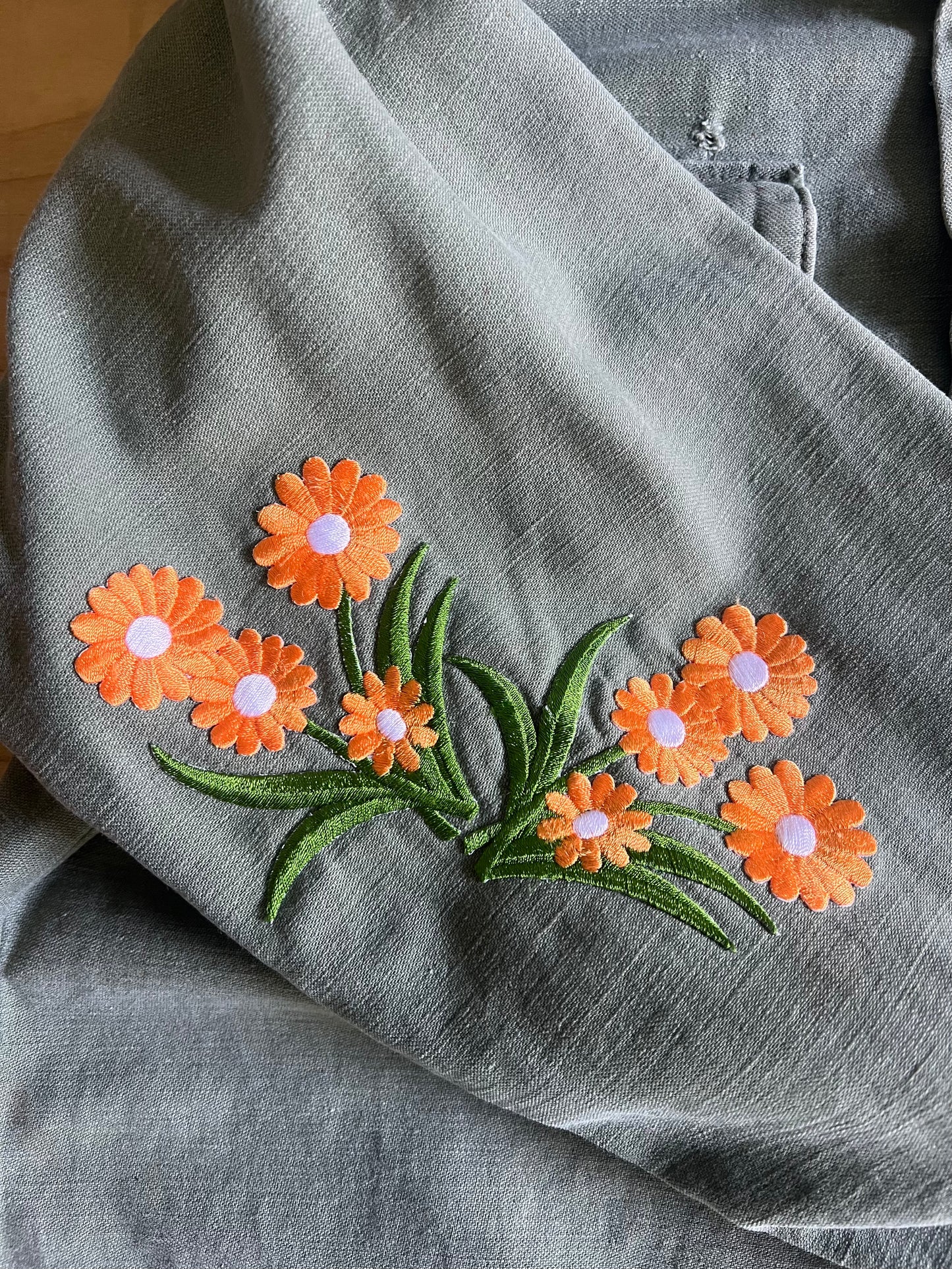Vintage Army Shirt Jacket Worn Faded Embroidered Flower Patches