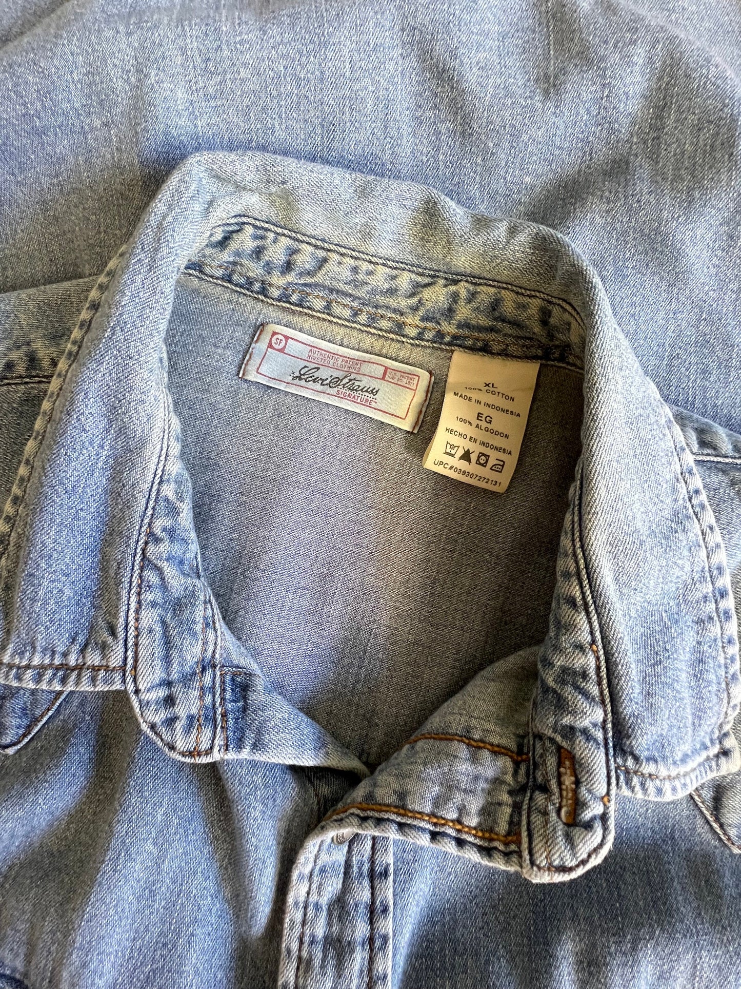 Vintage 90’s Levi’s Denim Metal Snap Front Shirt Raw Hem XL
