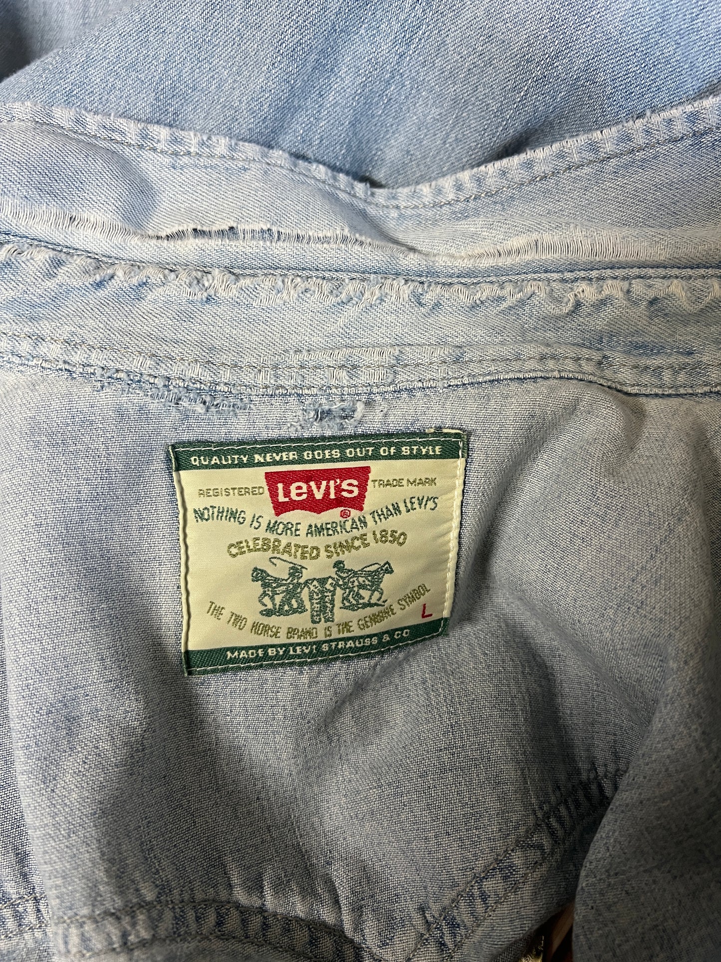 Vintage 1992 Levi’s Pearl Snap Worn to Perfection Denim Shirt L