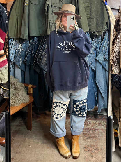 Vintage Oversized Distressed Champs Hoodie w/ MV Logo #31