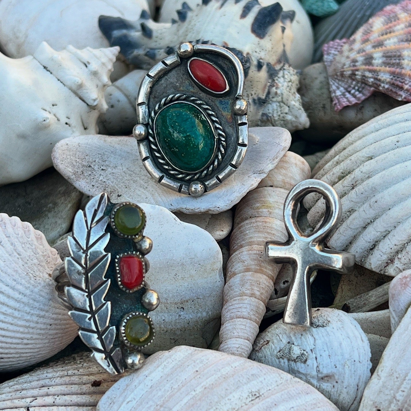 Vintage Jason Livingston Navajo Raw Peridot and Coral Leaf Ring