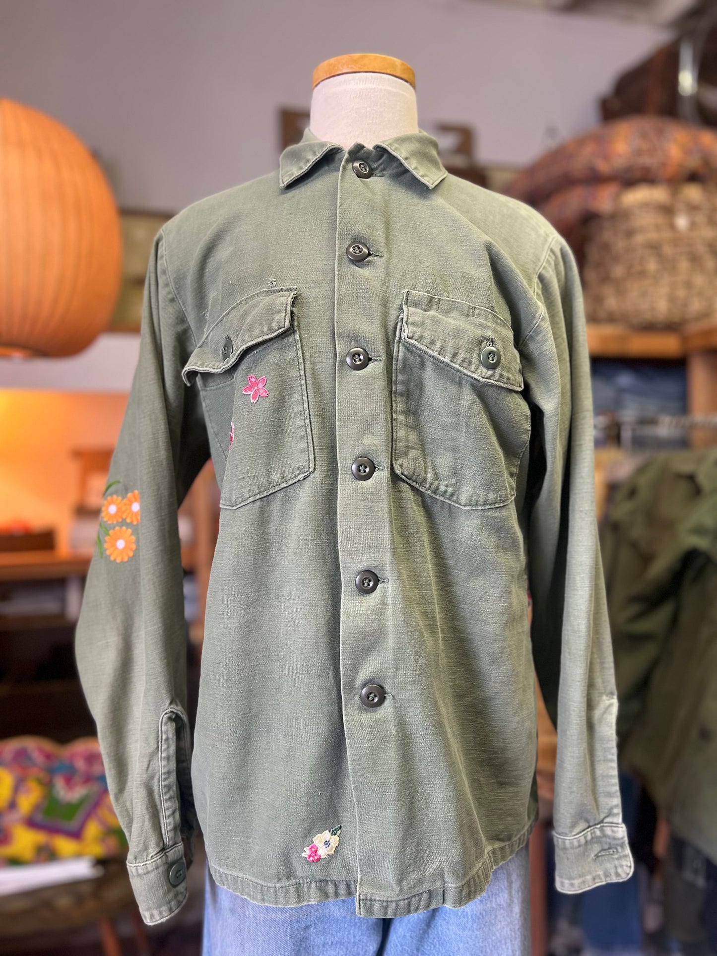 Vintage Army Shirt Jacket Worn Faded Embroidered Flower Patches