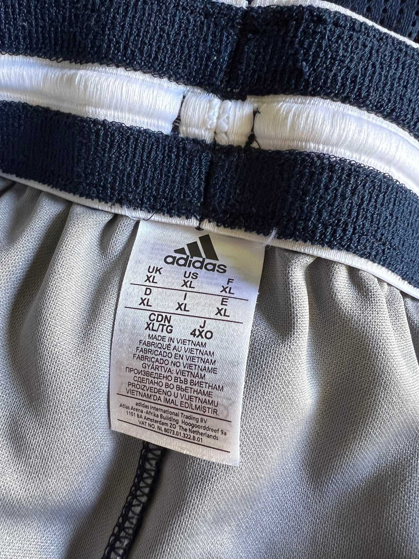 Early 2000’s Adidas Basketball Shorts Navy Stripe Front Logo Pockets Drawstring Mens L