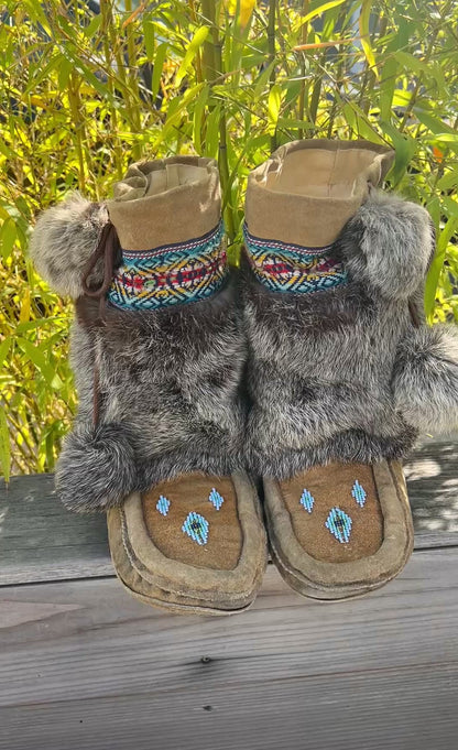 Vintage Suede Moccasin Fur Boots w/ Seed Beading and Side Tie Pom Pom 8/9